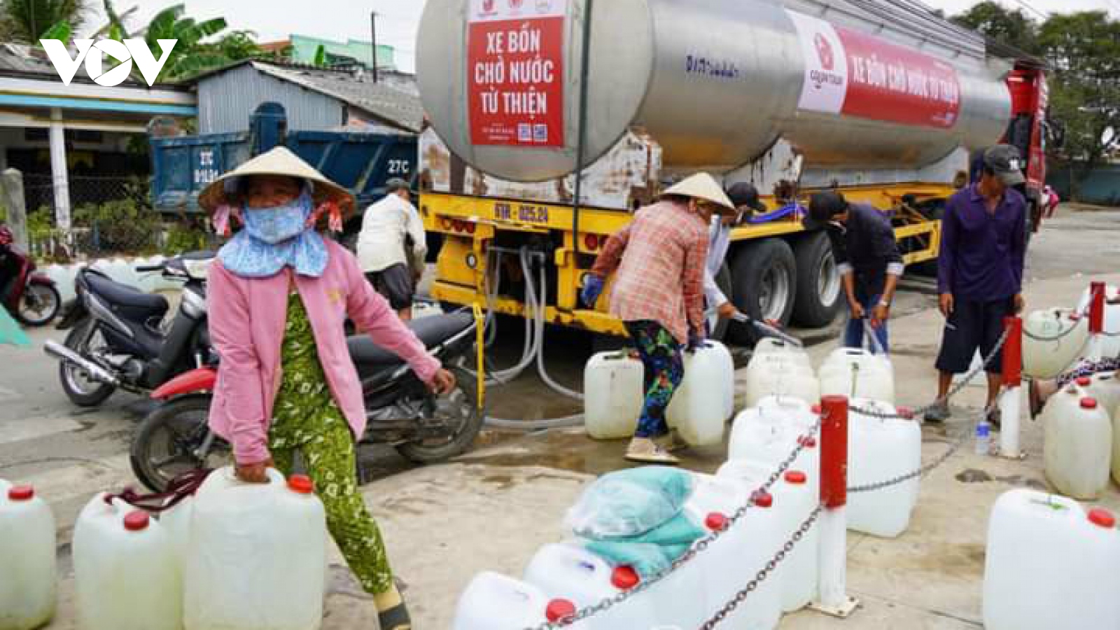 Tiền Giang tiếp tục đưa nước sạch hỗ trợ người dân vùng hạn mặn
