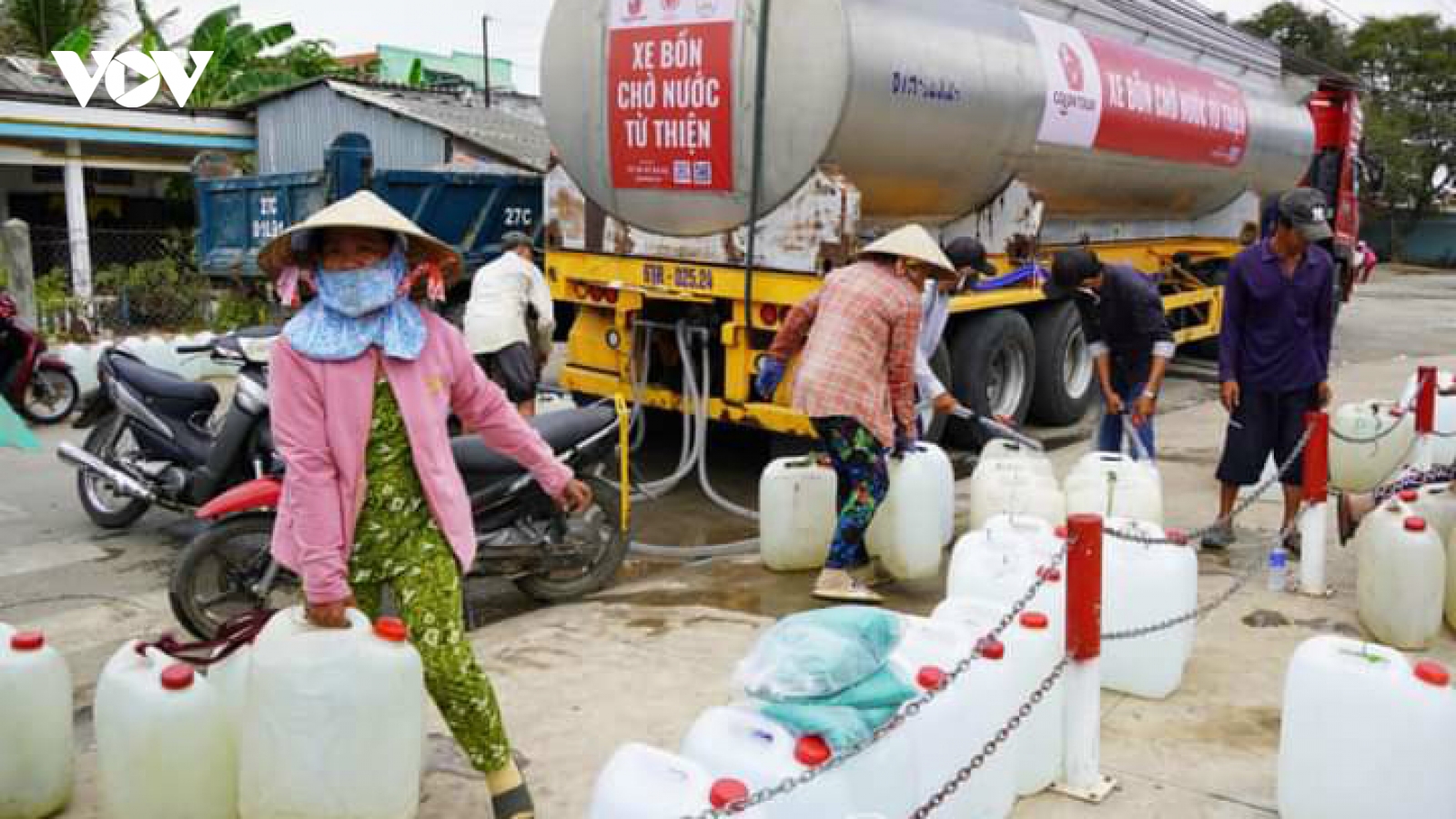 Tiền Giang tiếp tục đưa nước sạch hỗ trợ người dân vùng hạn mặn