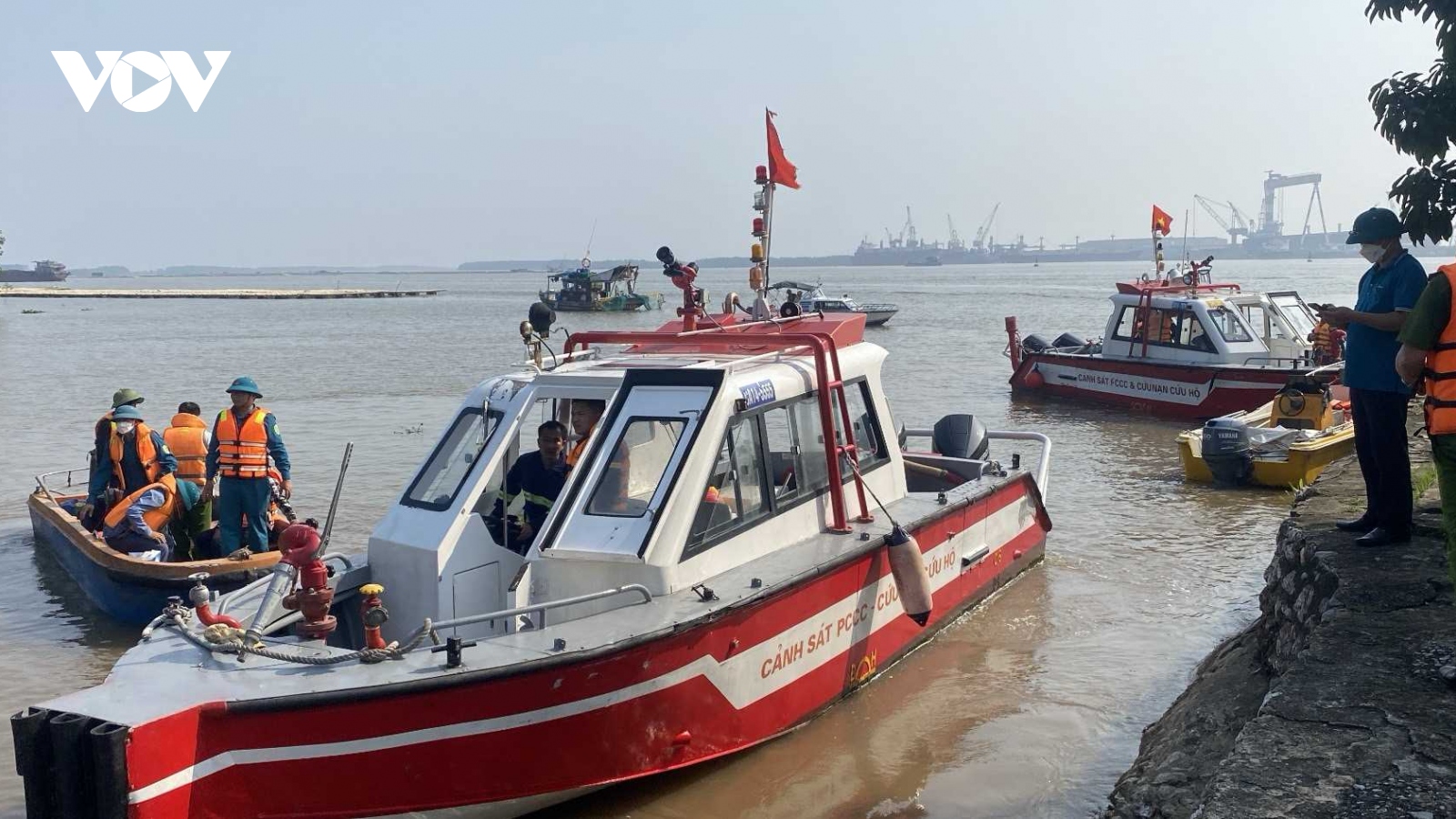 Nạn nhân thứ 3 trong vụ lật thuyền ở Quảng Ninh đã được tìm thấy
