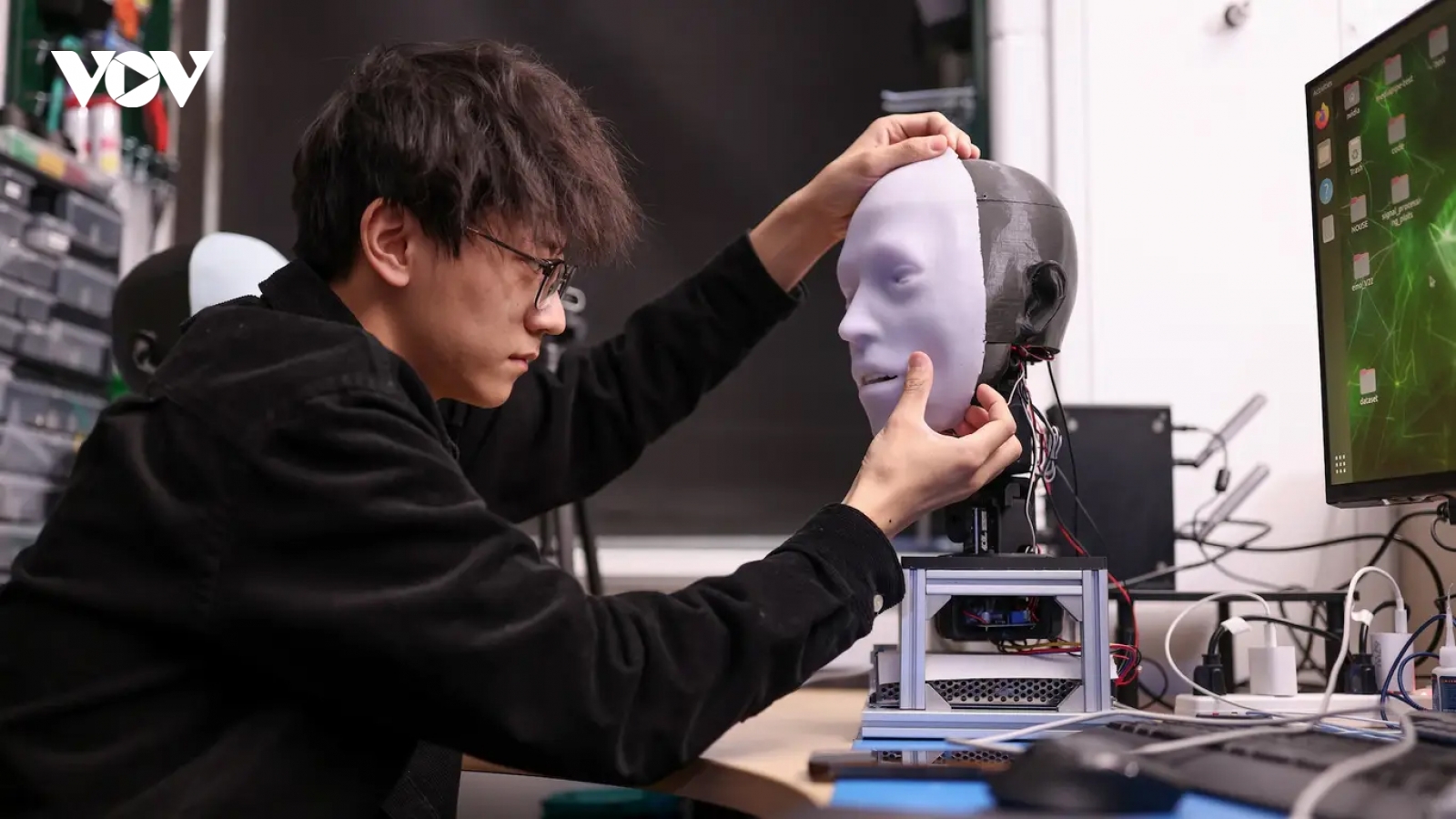Các nhà khoa học Mỹ phát minh robot có khả năng tái hiện vẻ mặt con người