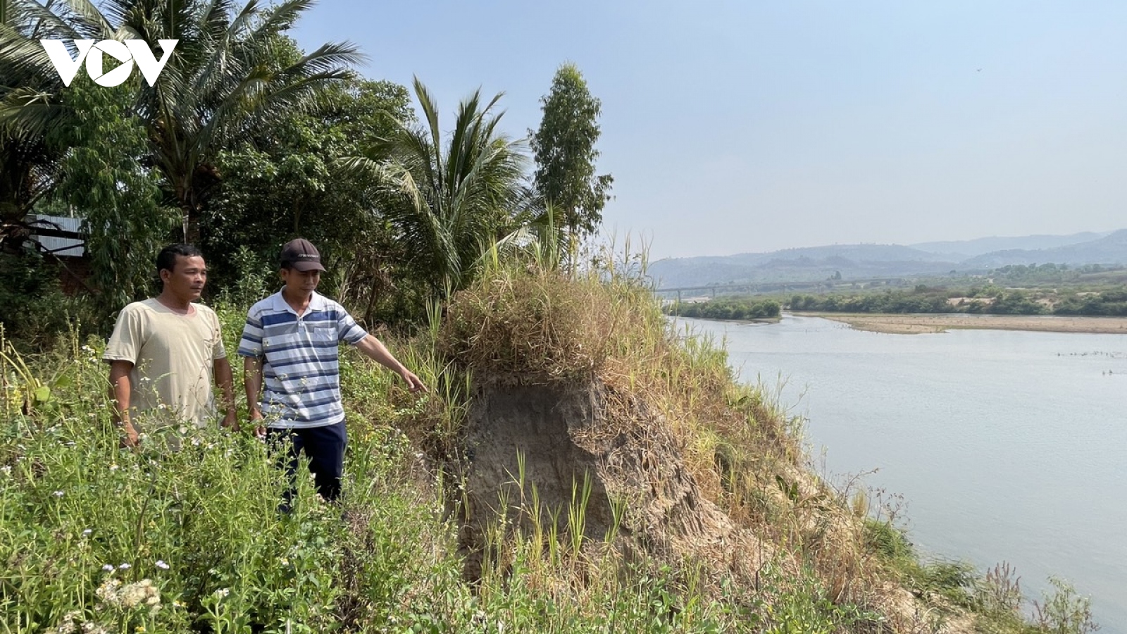 Sông Ba kêu cứu vì sạt lở nghiêm trọng