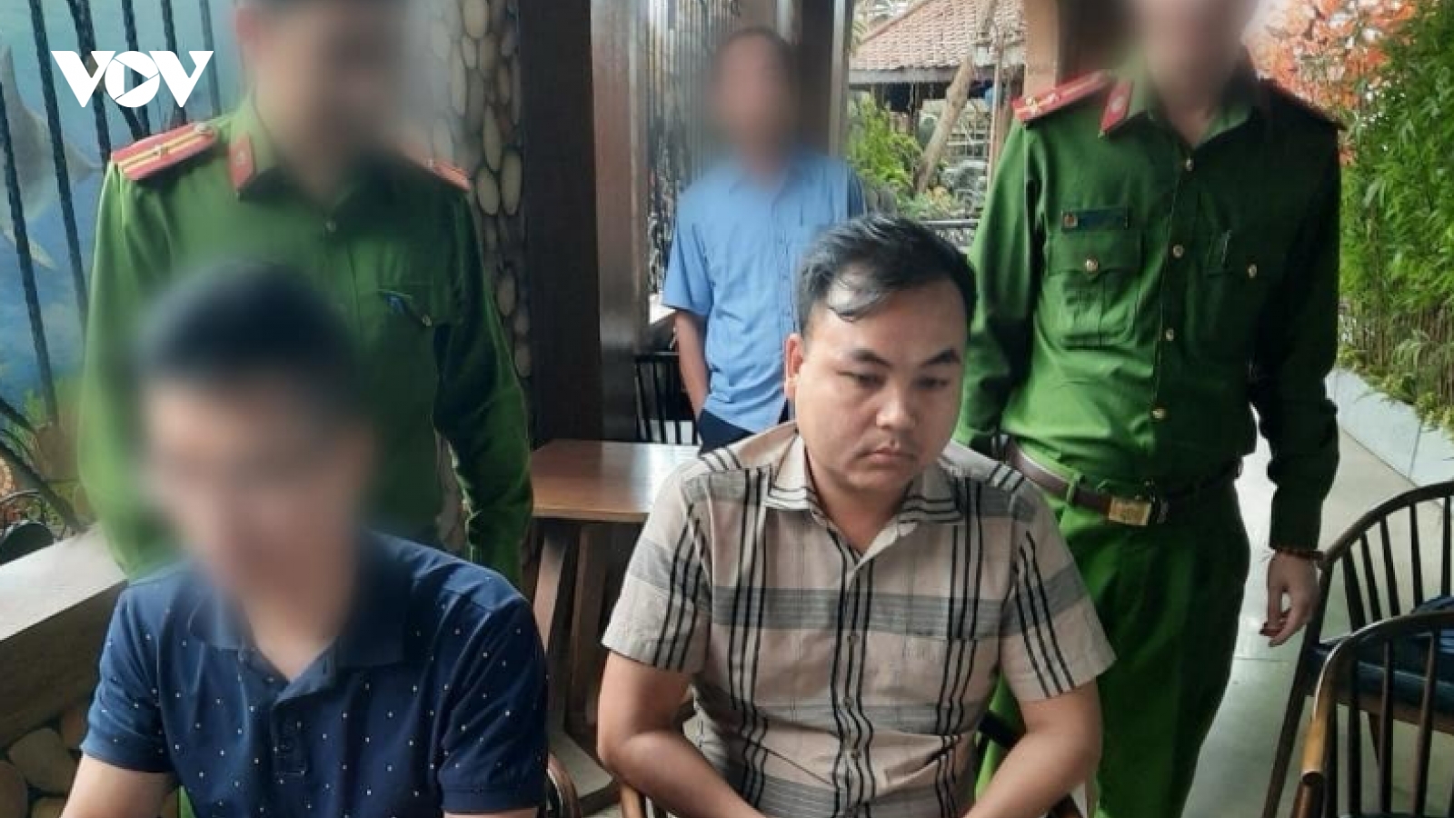 Bắt tạm giam 2 phóng viên cưỡng đoạt tài sản