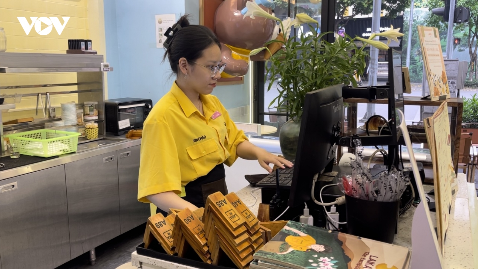 Sinh viên nói gì về đề xuất giới hạn giờ làm thêm?