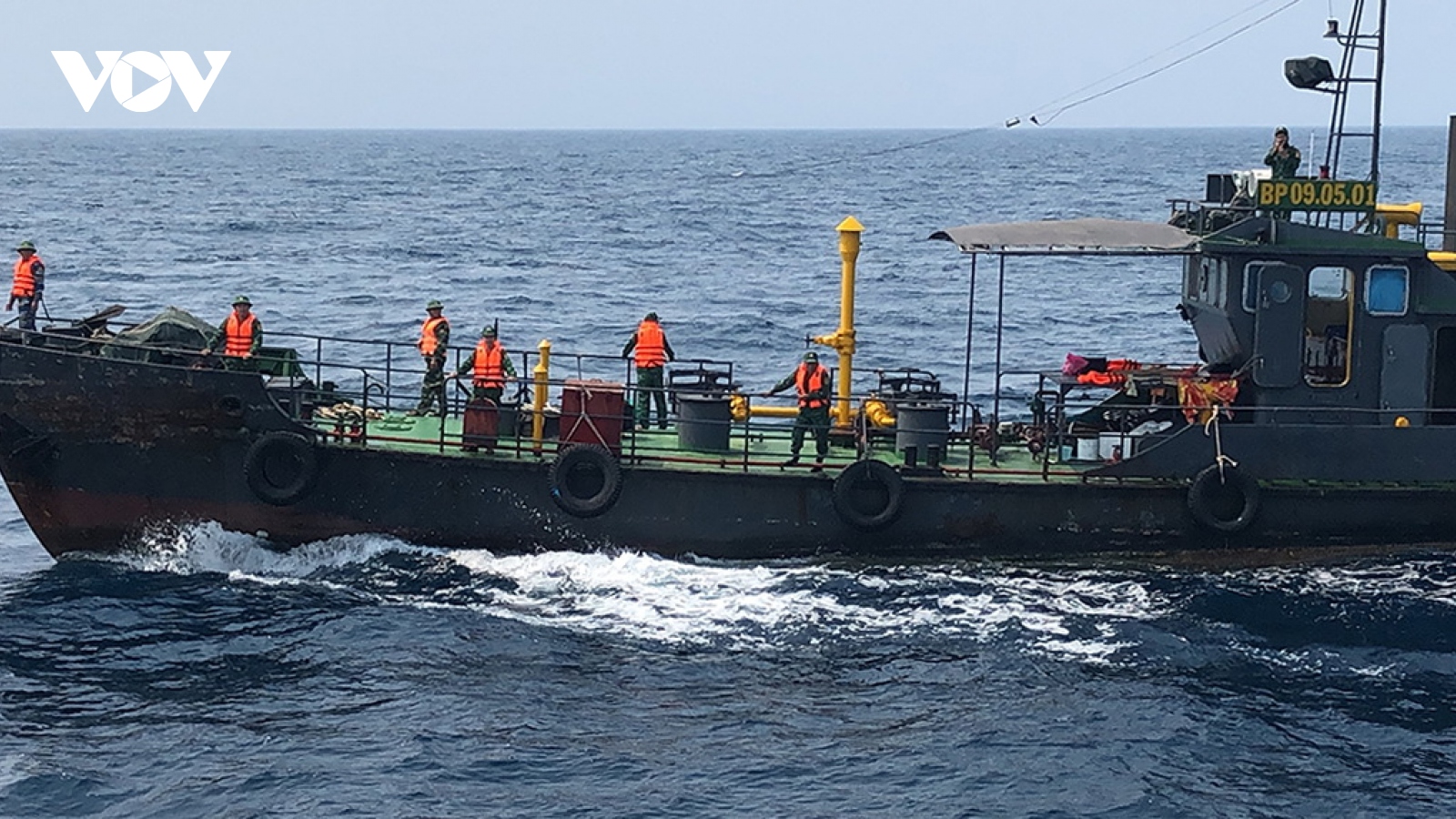 Vụ chìm tàu kéo và lật sà lan tại Lý Sơn: Tiếp tục tìm kiếm người mất tích