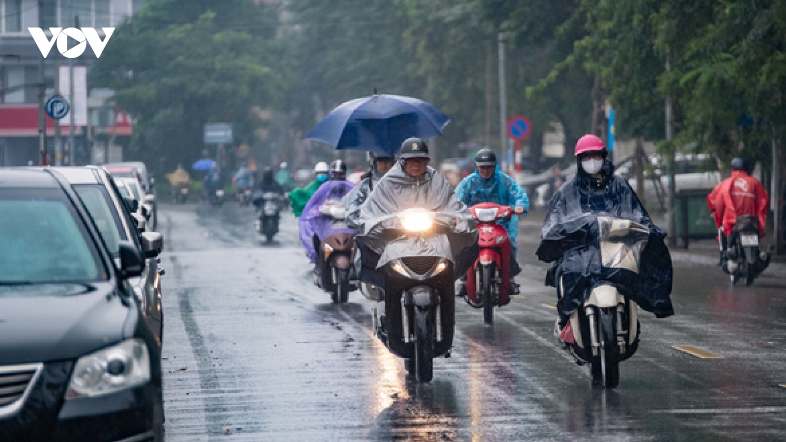 Thời tiết hôm nay 23/4: Hà Nội có mưa rào và dông, trưa chiều trời nắng