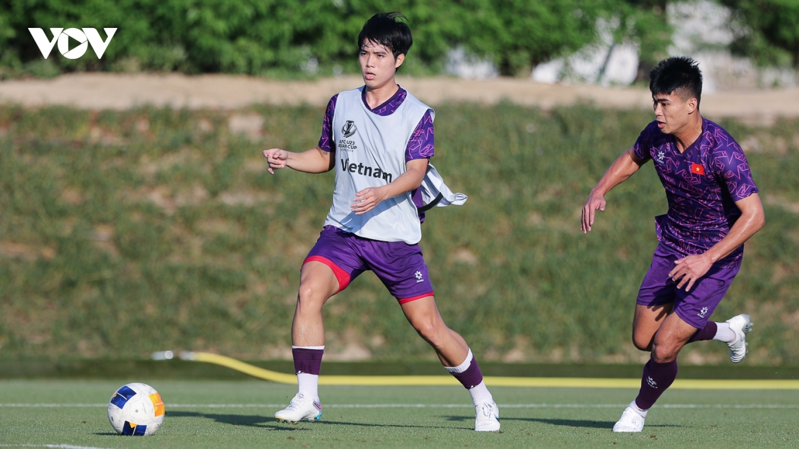U23 Việt Nam trở lại sân tập, quyết thắng U23 Malaysia để vào tứ kết
