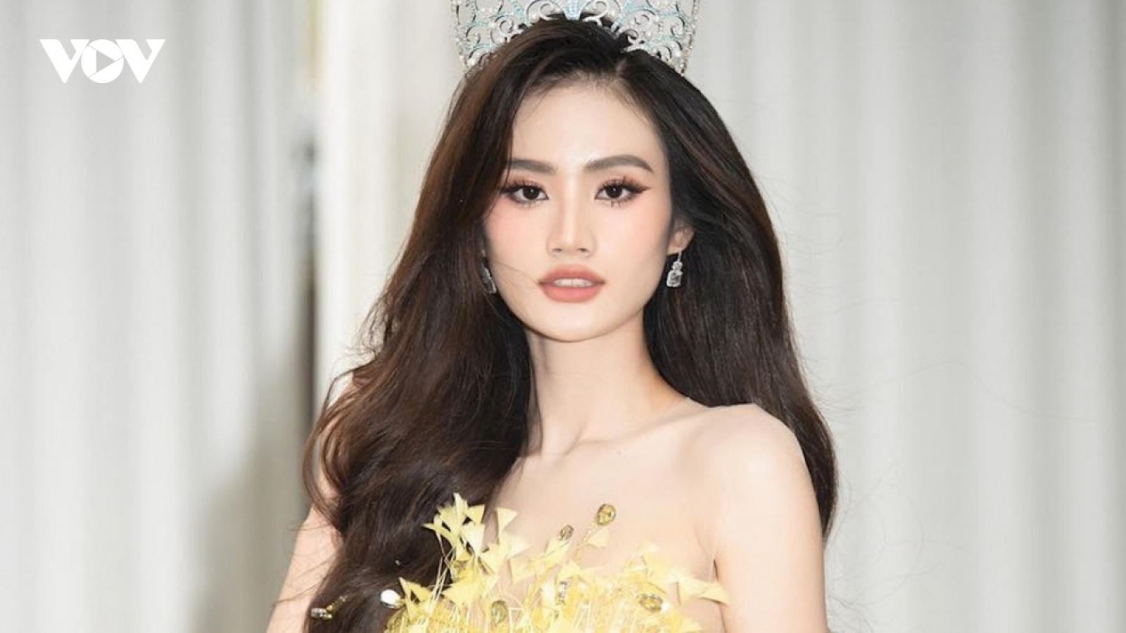 Chuyện showbiz: Hoa hậu Ý Nhi thi Miss World 2025, bạn trai phản ứng gây ngỡ ngàng