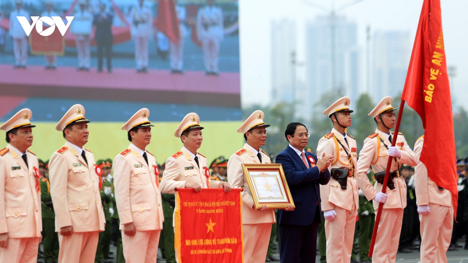 Thủ tướng dự lễ kỷ niệm 50 năm Ngày truyền thống lực lượng Cảnh sát Cơ động