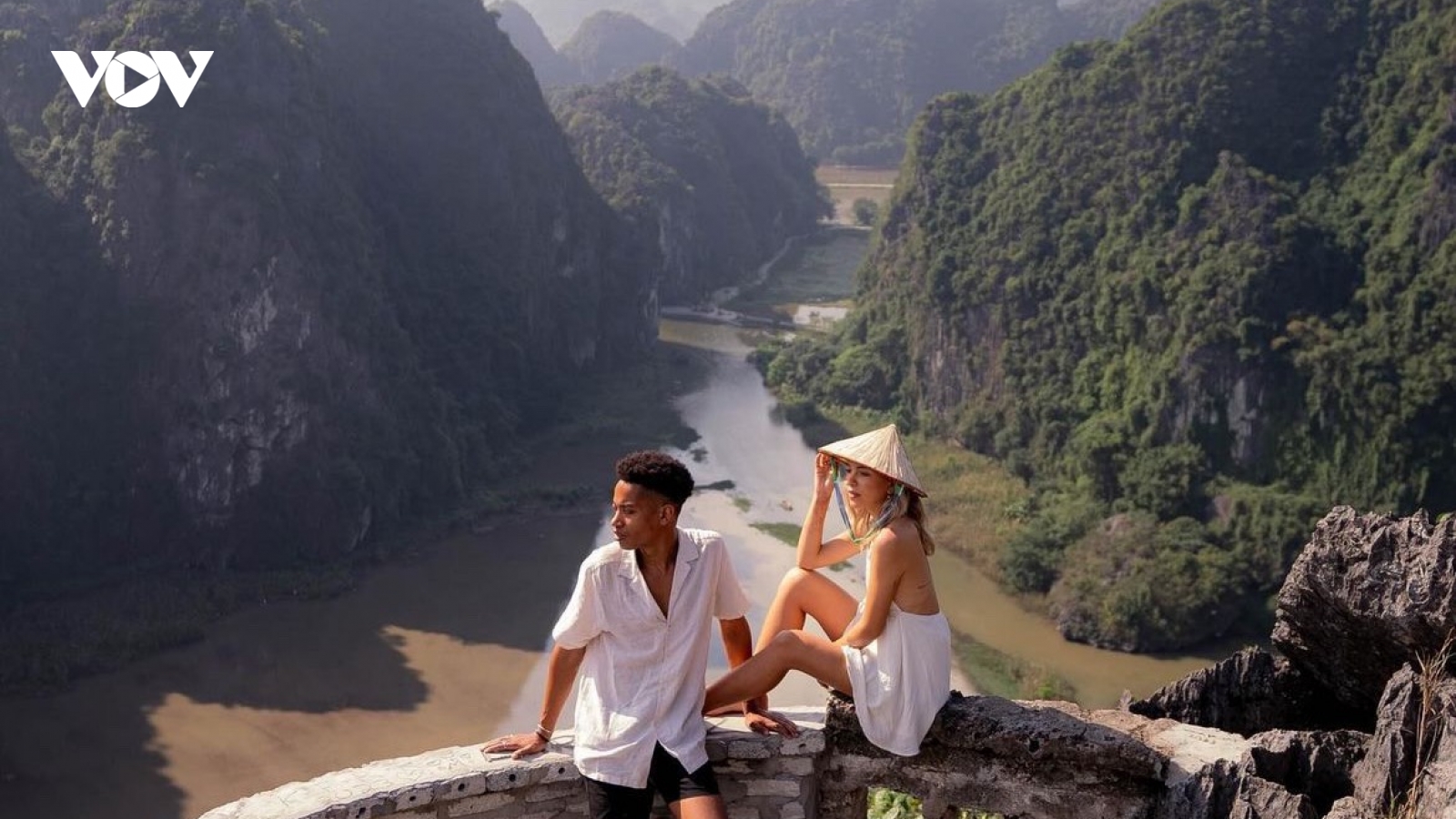 Những điều hút du khách ở "thánh địa check-in" Hang Múa dịp lễ 30/4-1/5