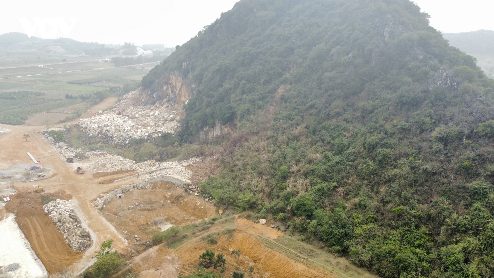 Dừng khai thác mỏ đá vừa phát hiện hang động ở Thanh Hoá
