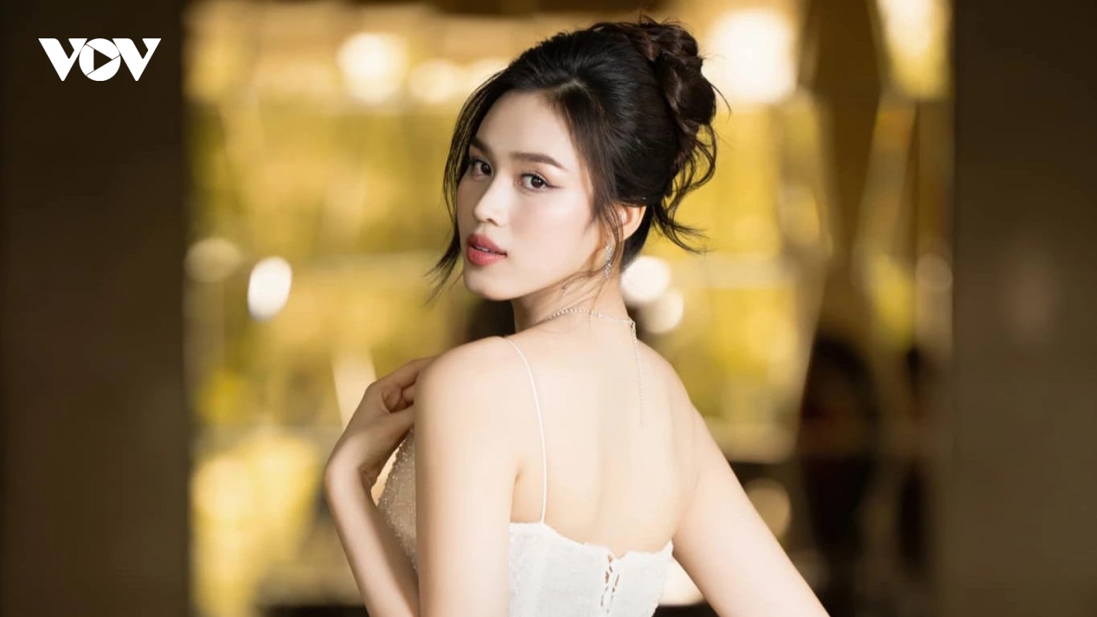Chuyện showbiz: Hoa hậu Đỗ Thị Hà nói gì về tin đồn sắp cưới bạn trai thiếu gia?