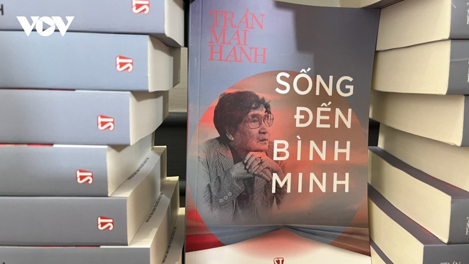 “Sống đến bình minh” - Những lát cắt ký ức của nhà văn, nhà báo Trần Mai Hạnh