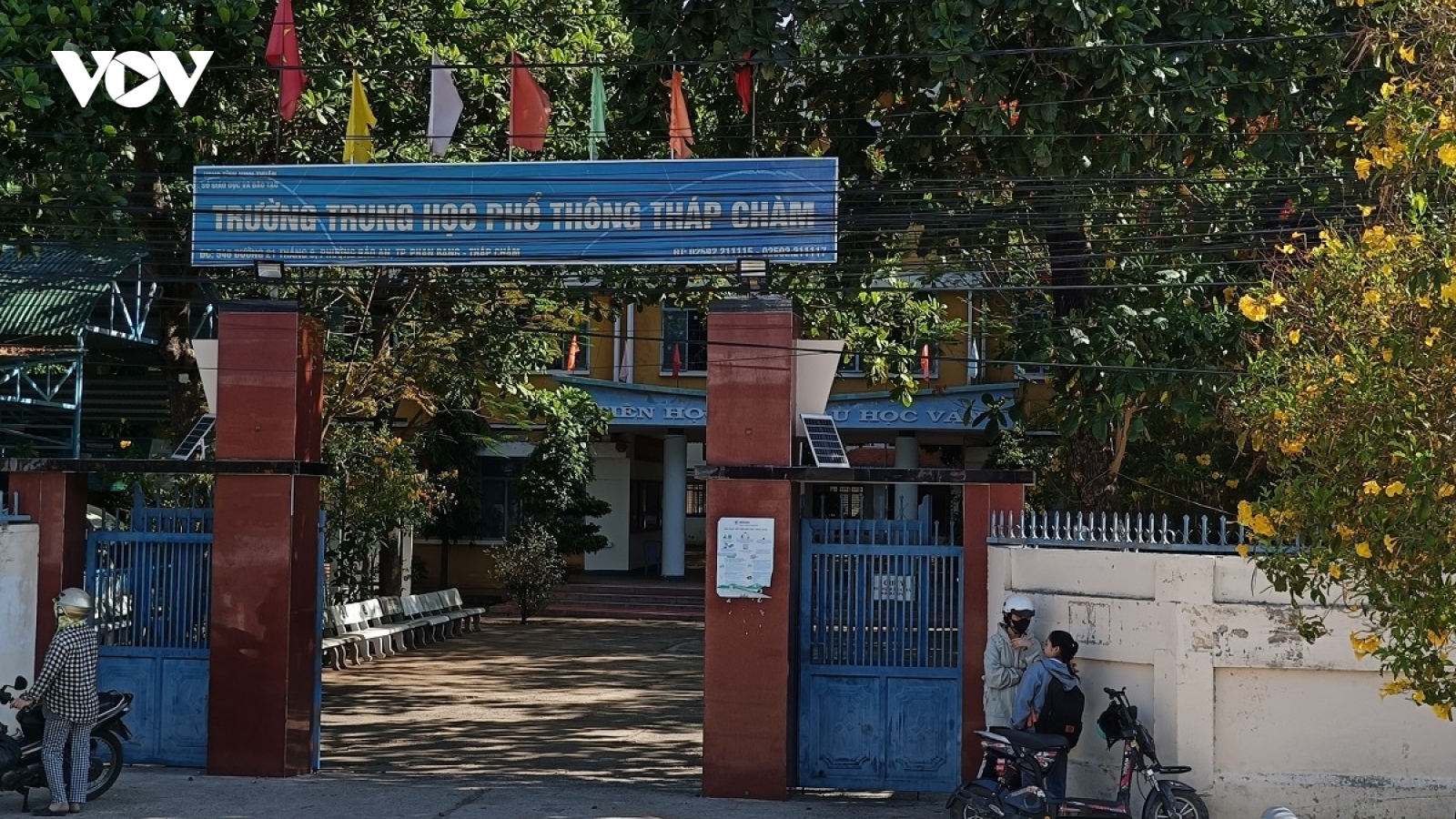 Hiệu trưởng một trường THPT ở Ninh Thuận có dấu hiệu hành vi “trục lợi”