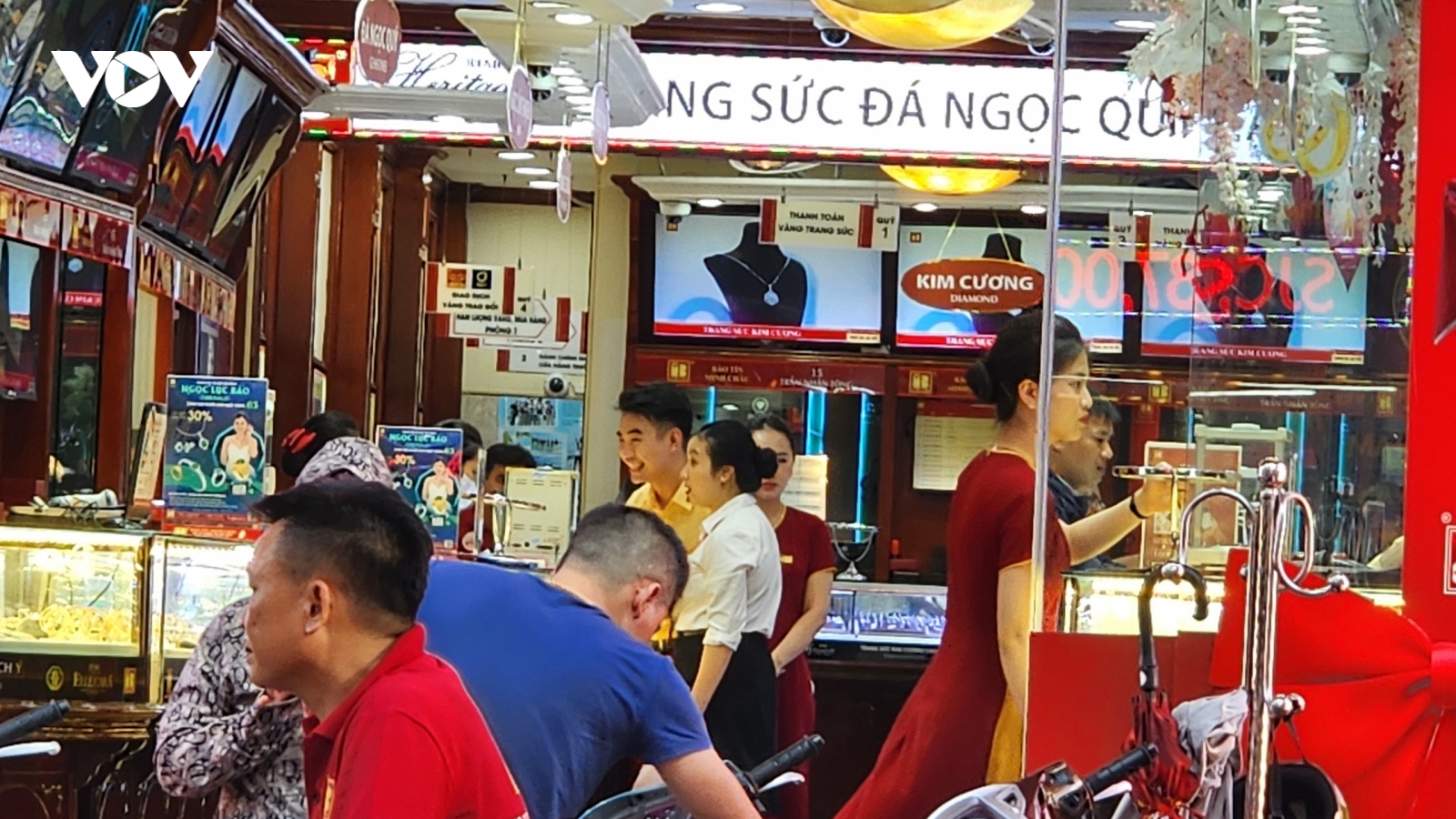 Vàng tăng giá “điên loạn”, Bộ Tài chính ra công điện khẩn