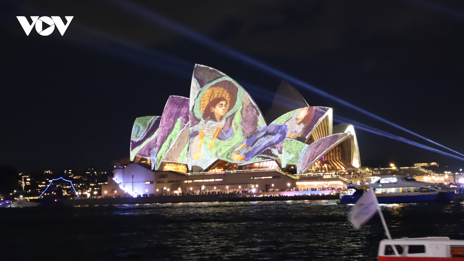 Đêm đông sôi động với Vivid Sydney tại Australia