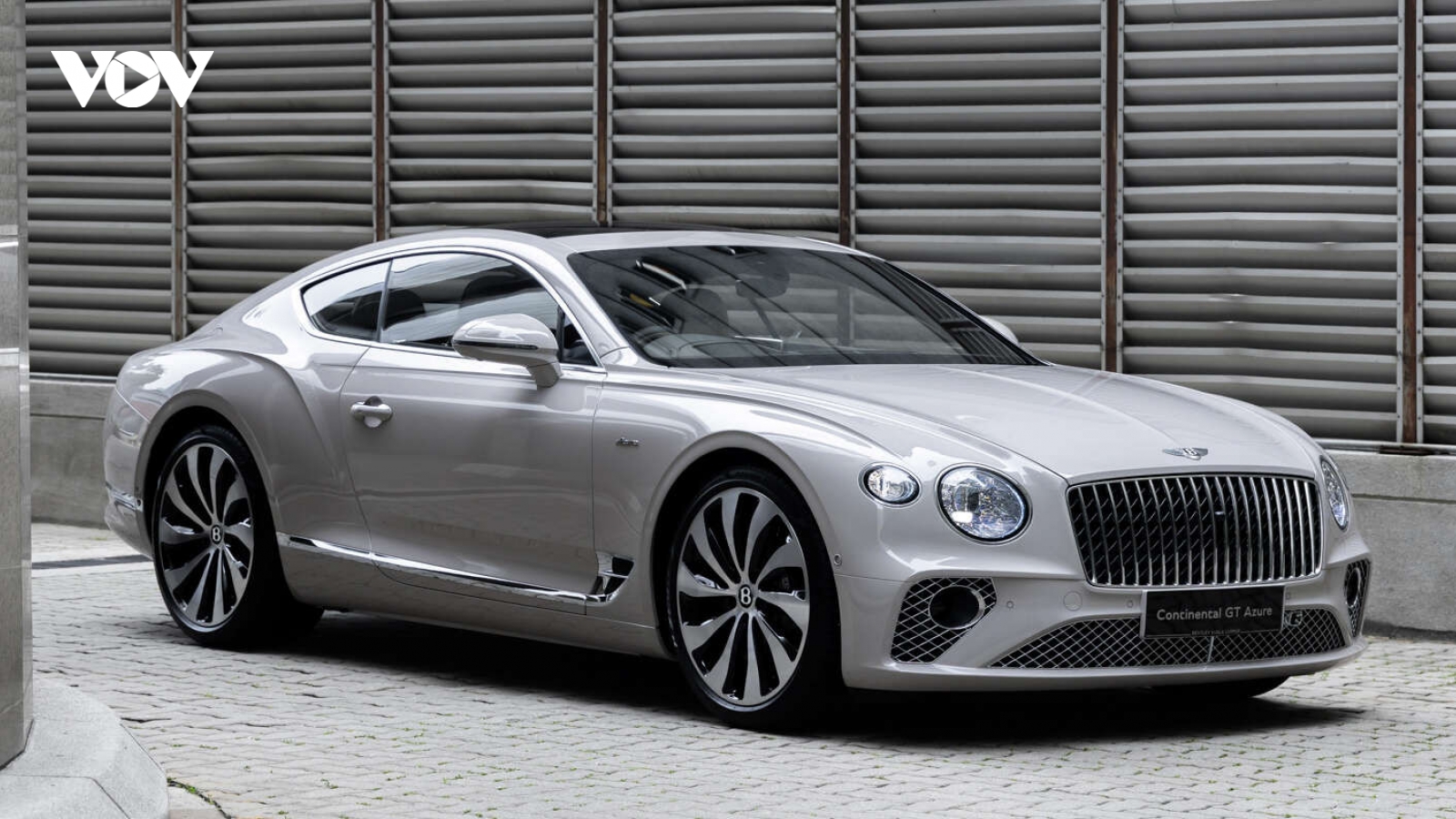 Chiêm ngưỡng Bentley Continental GT Azure giá 16 tỷ đồng