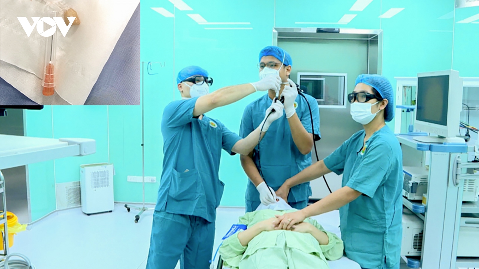 Hy hữu bệnh nhân bị mắc hạt lạc trong phế quản ở Quảng Ninh