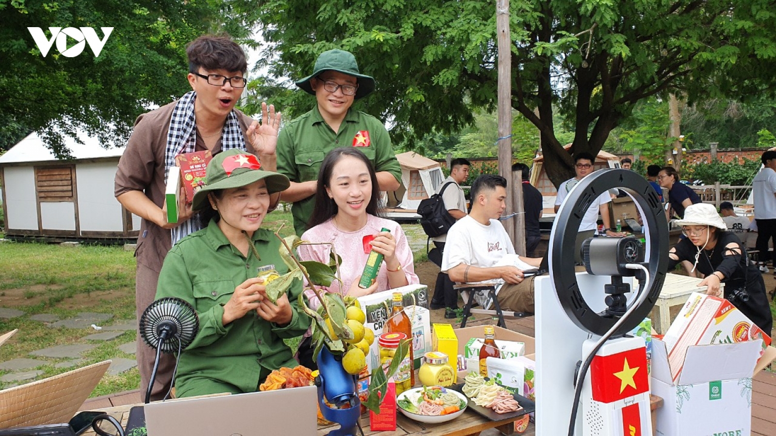 Nông dân TP.HCM gặp khó dù đưa được "chợ về với vườn"