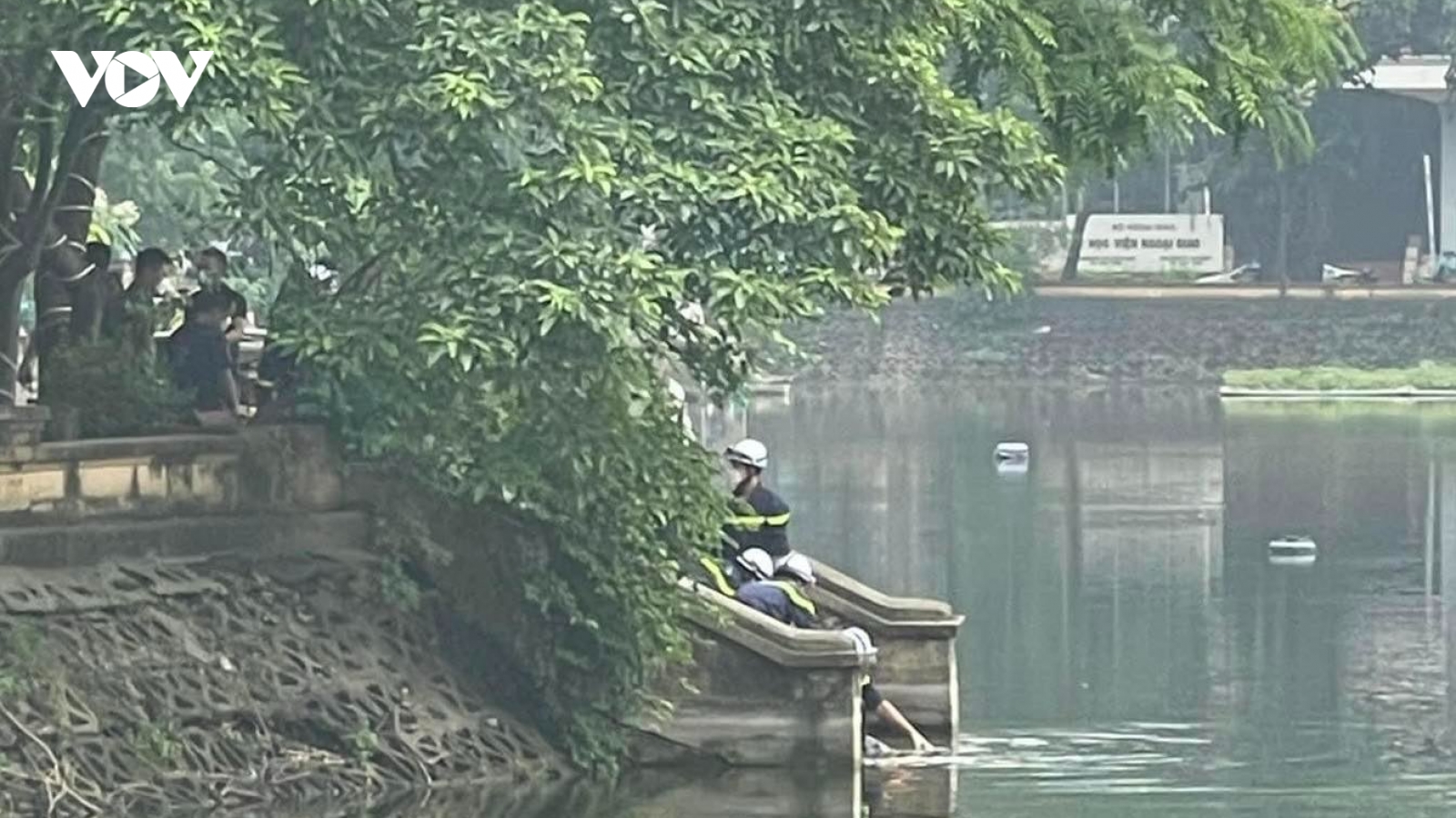 Điều tra vụ thi thể nữ giới trên hồ Láng, gần Bệnh viện Phụ sản Hà Nội