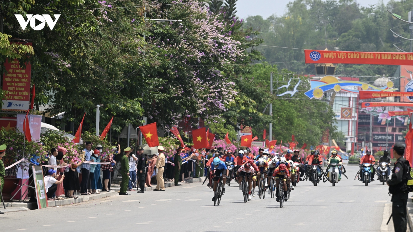 Cuộc đua xe đạp Về Điện Biên Phủ 2024: Cua-rơ Phạm Lê Xuân Lộc giành lại Áo vàng