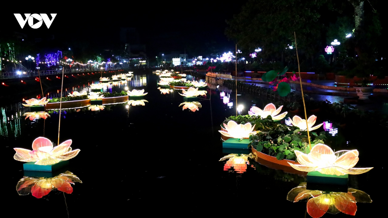 Đặc sắc “Rạng ngời sắc Sen” tại lễ hội Sen Đồng Tháp