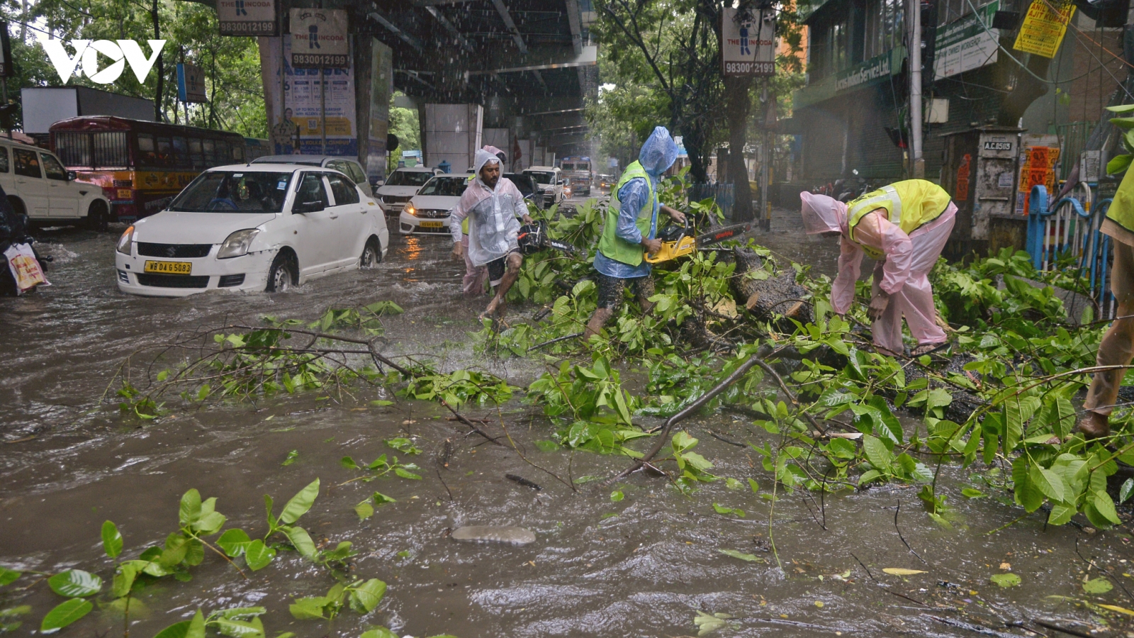 Bão Remal gây thiệt hại nặng nề cho nhiều khu vực ở Ấn Độ và Bangladesh