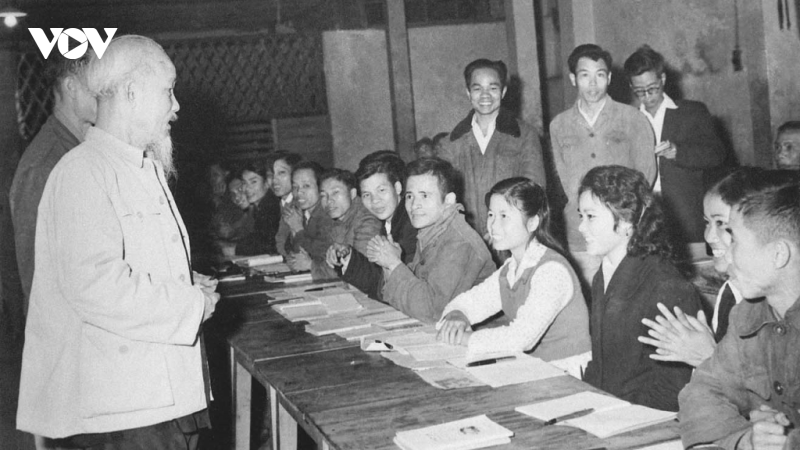 Tiếp tục "Nâng cao đạo đức cách mạng, quét sạch chủ nghĩa cá nhân"