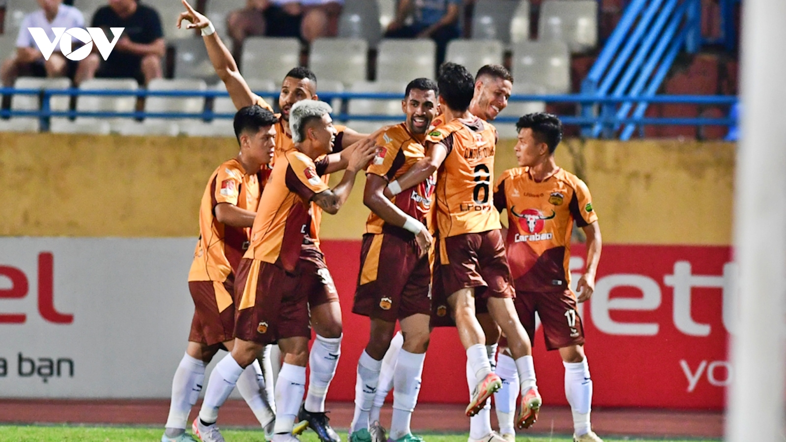 Sau vòng 16 V-League 2023/2024: Nam Định và HAGL ca khúc khải hoàn