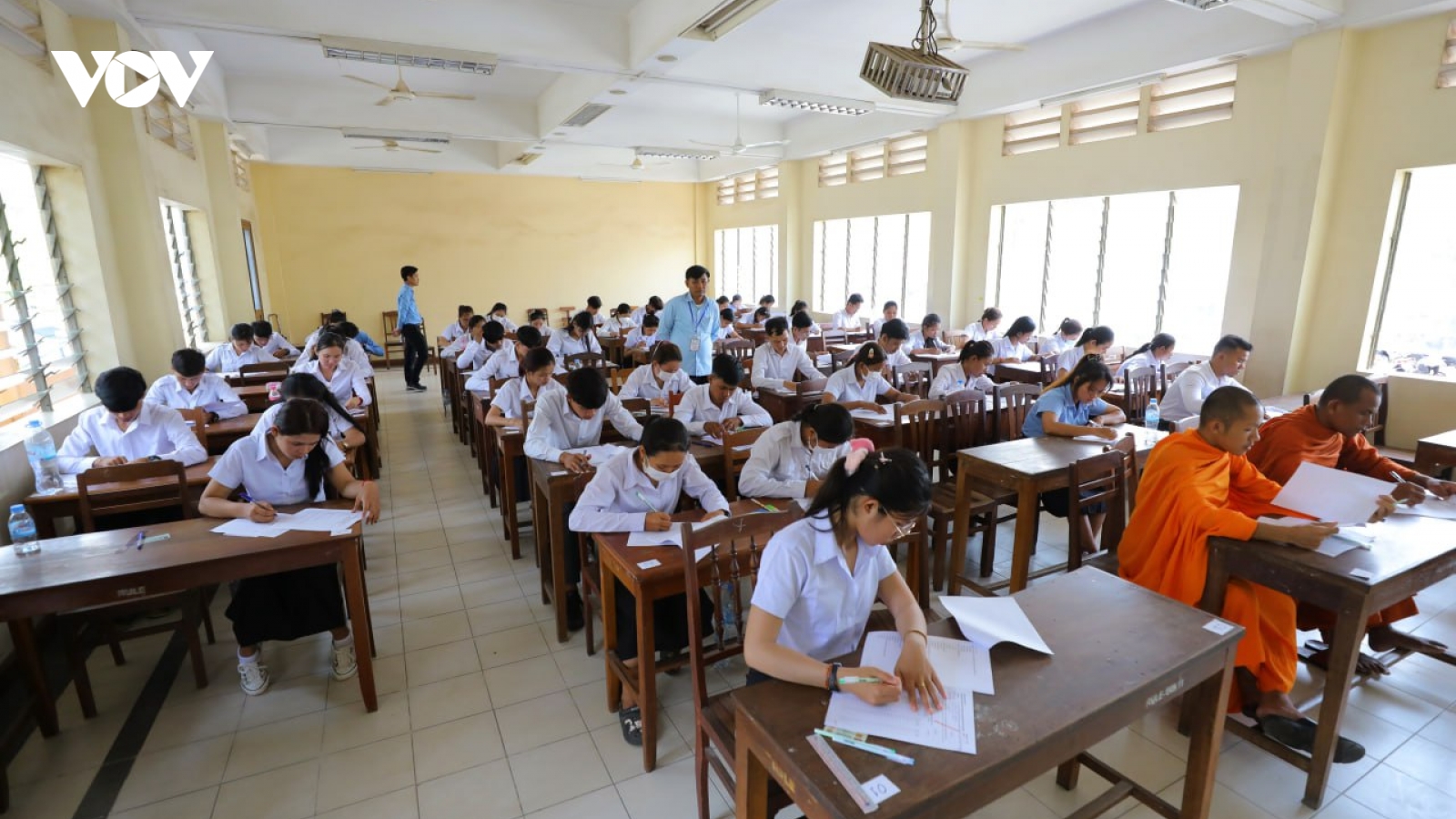 Bộ Giáo dục Campuchia nghiêm cấm các trường học bắt ép học sinh học thêm