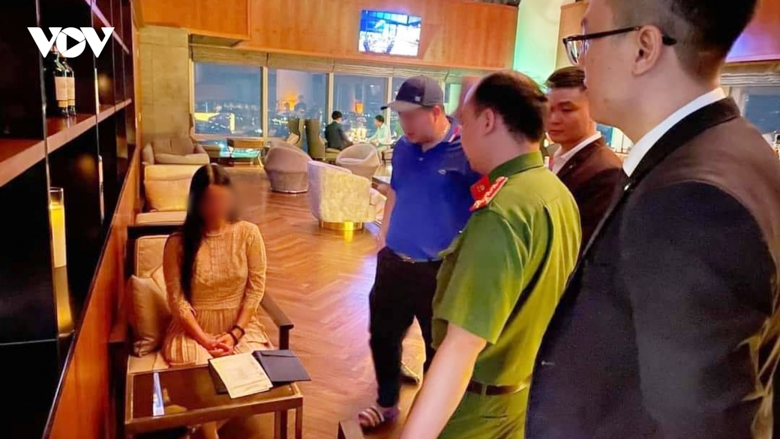 Công an làm việc với cô gái "bùng tiền" bữa ăn tối hơn 11 triệu đồng