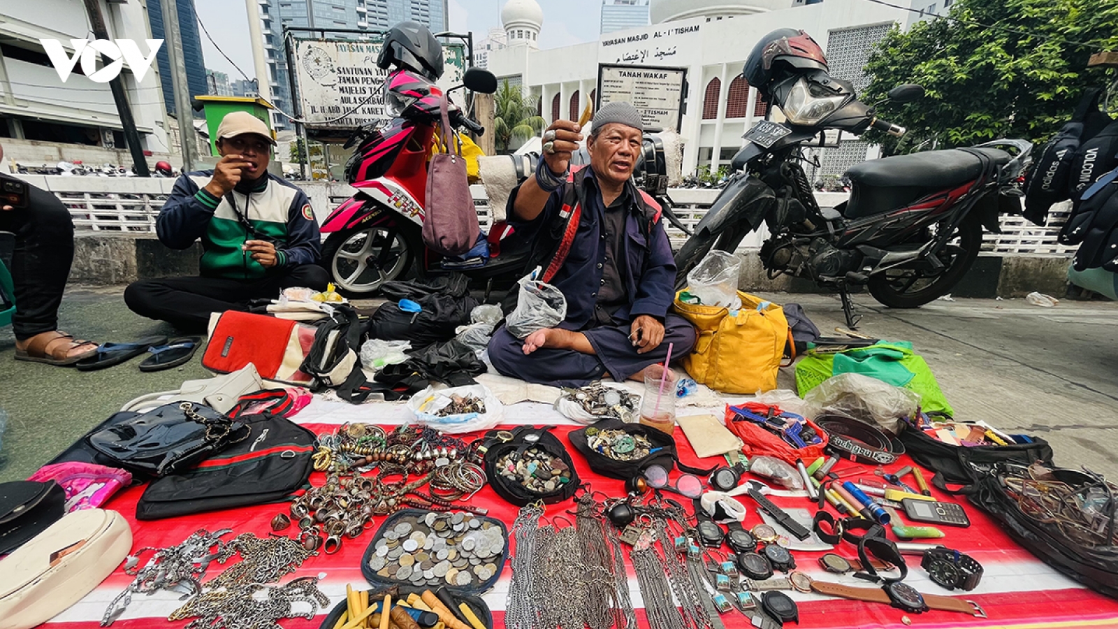 Nhọc nhằn kiếm sống dưới cái nắng “cháy da” của Jakarta