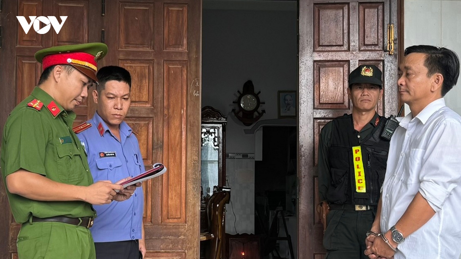Bắt cựu chủ tịch xã liên quan vụ khai thác khoáng sản trái phép