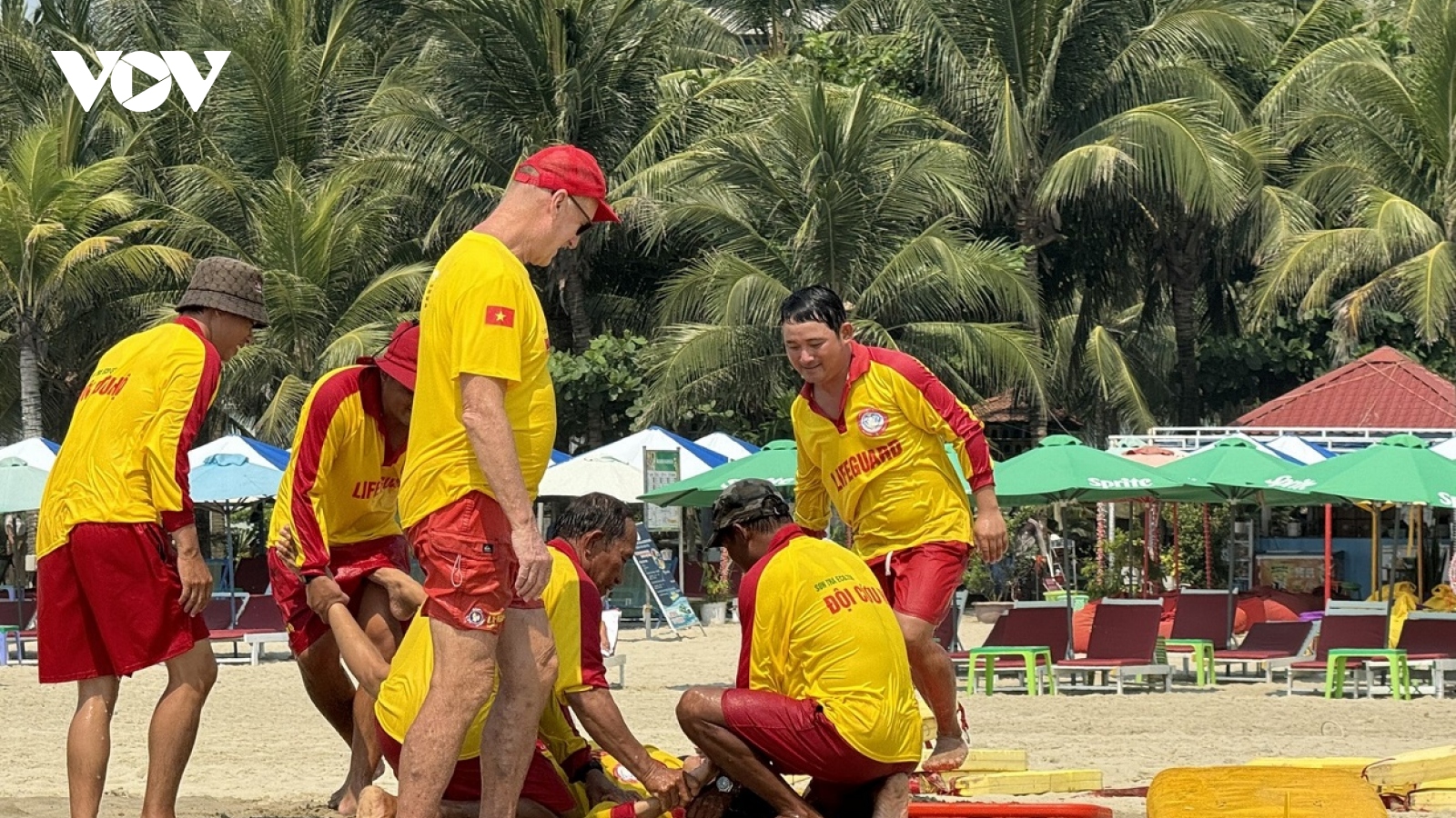 Vì sự an toàn cho người dân và du khách tại các bãi biển Đà Nẵng
