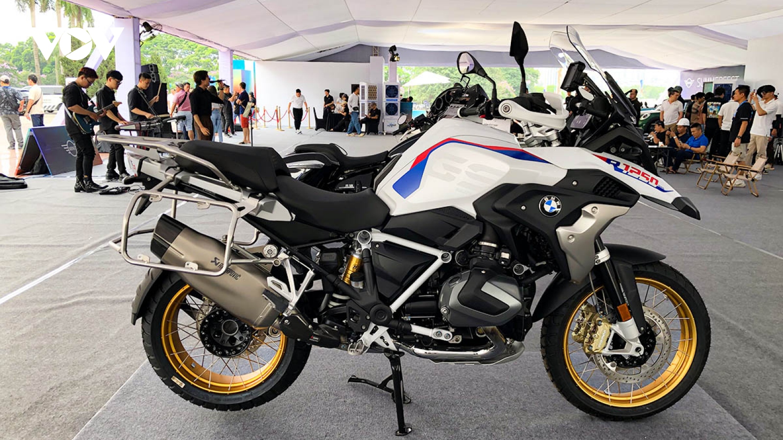 Khám phá "vua địa hình" BMW R 1250 GS Adventure có giá ngang sedan cỡ D