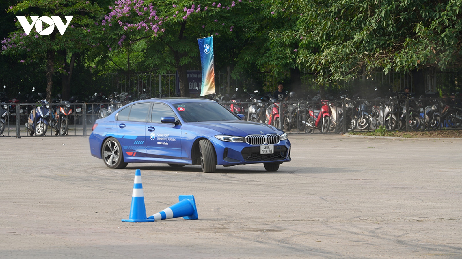 Phấn khích cầm lái các mẫu xe sang tại ngày hội BMW Summer Fest