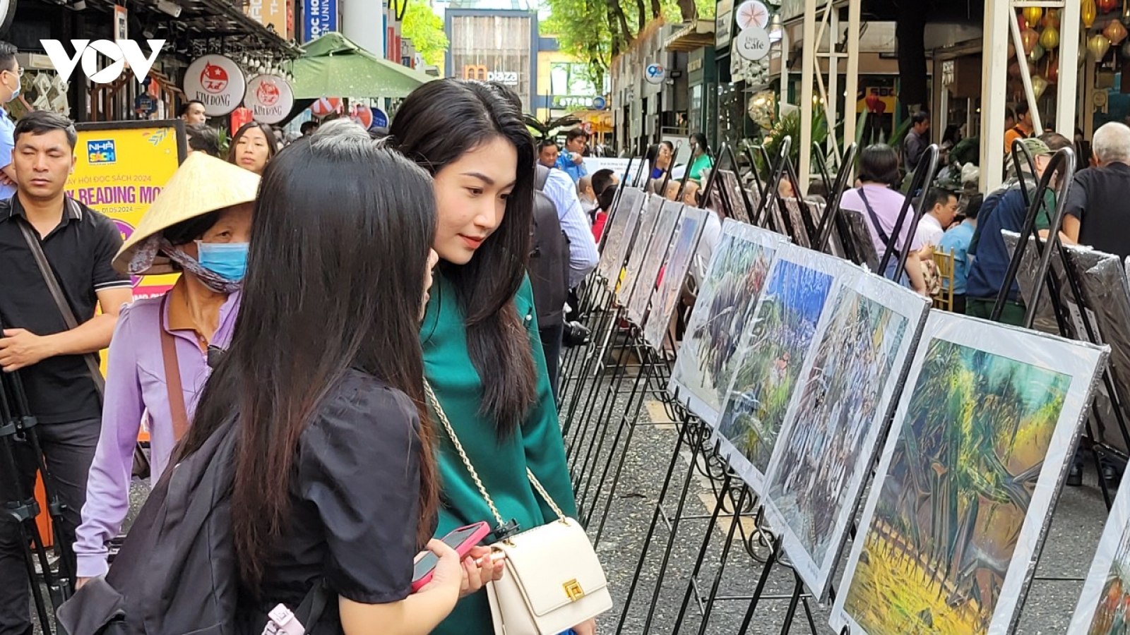 Khai mạc triển lãm ảnh "Điện Biên Phủ xưa và nay"