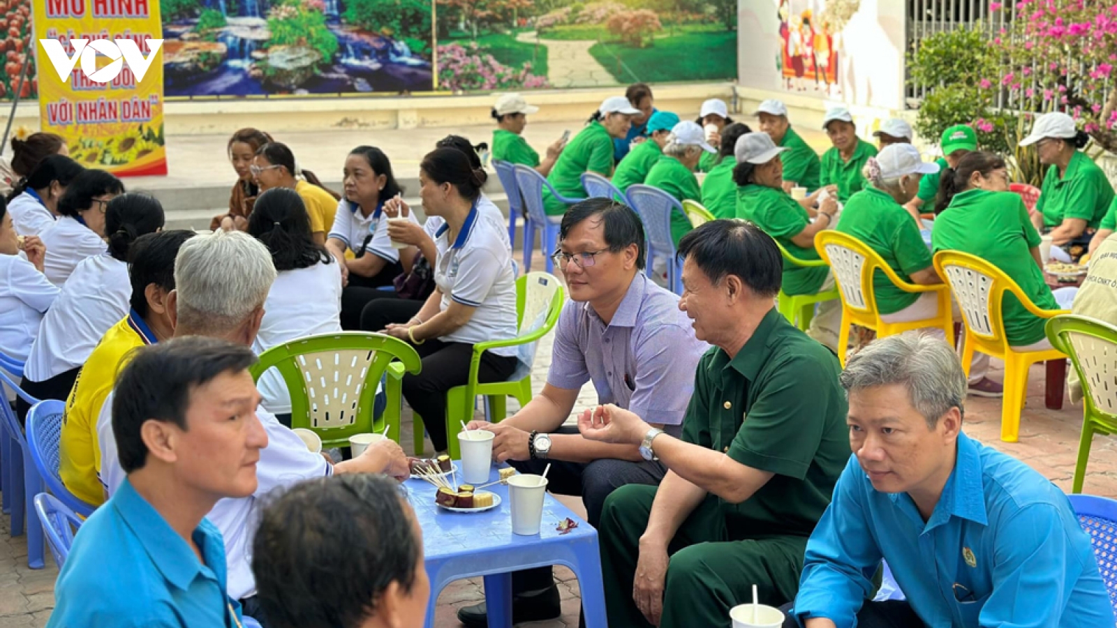 Bình Dương: Chính quyền gặp gỡ, trò chuyện cùng dân bên tách cà phê