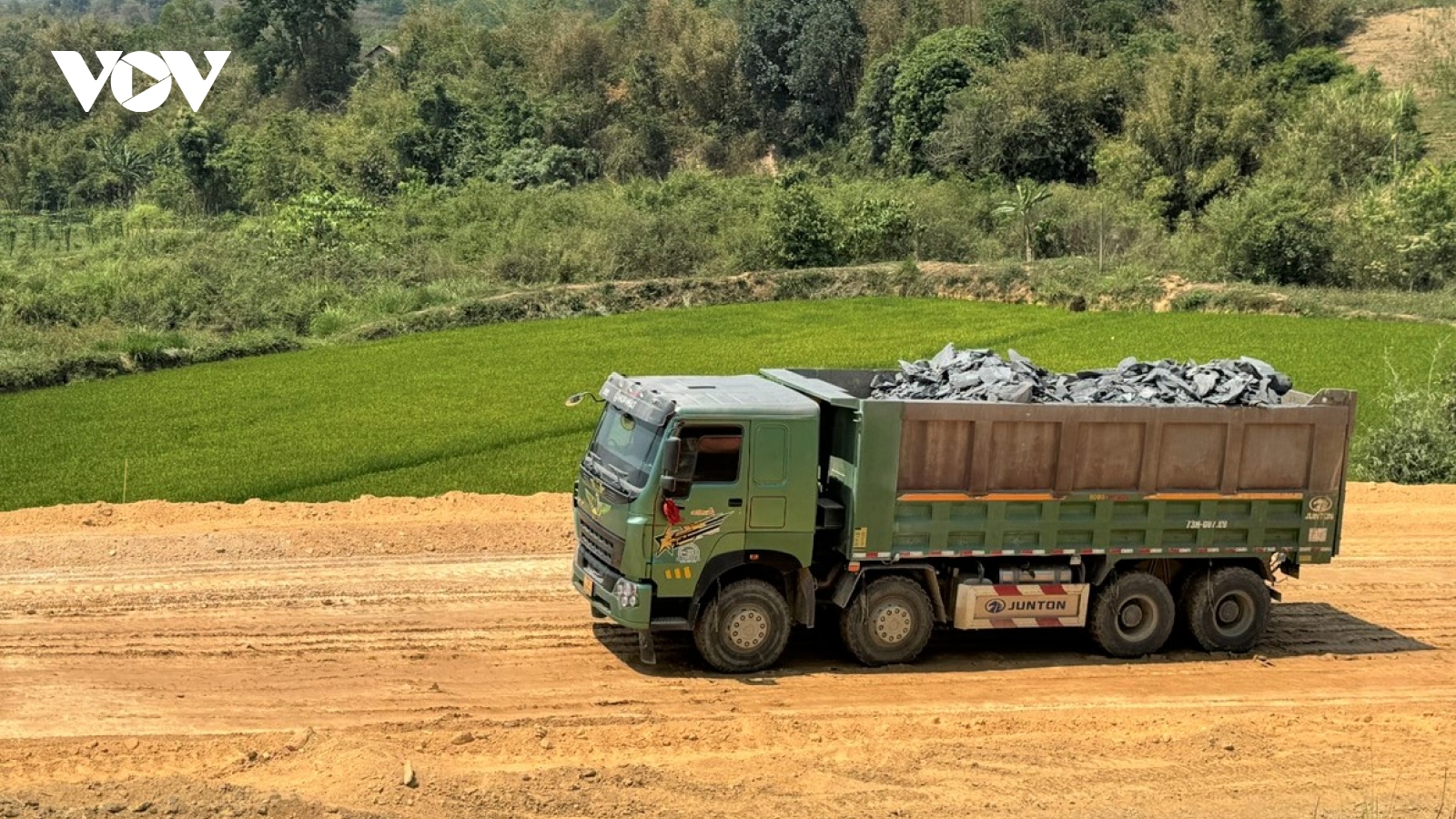 Tháo điểm "nghẽn" đổ thải phục vụ thi công cao tốc Khánh Hòa – Buôn Ma Thuột