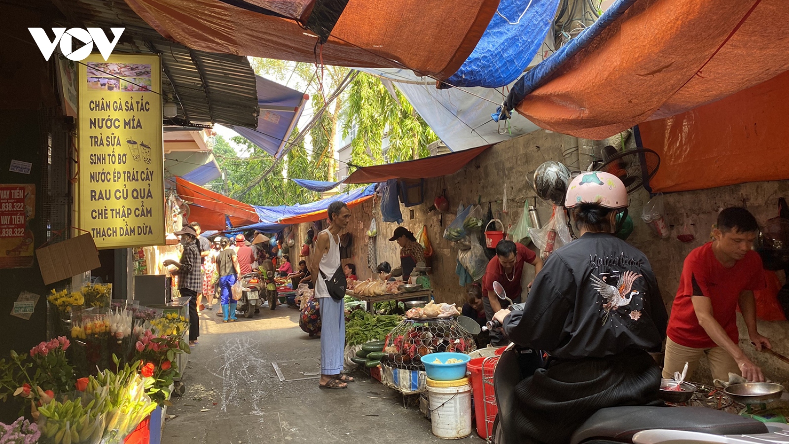 Hà Nội: Chợ cóc chặn hết lối đi lại của người dân