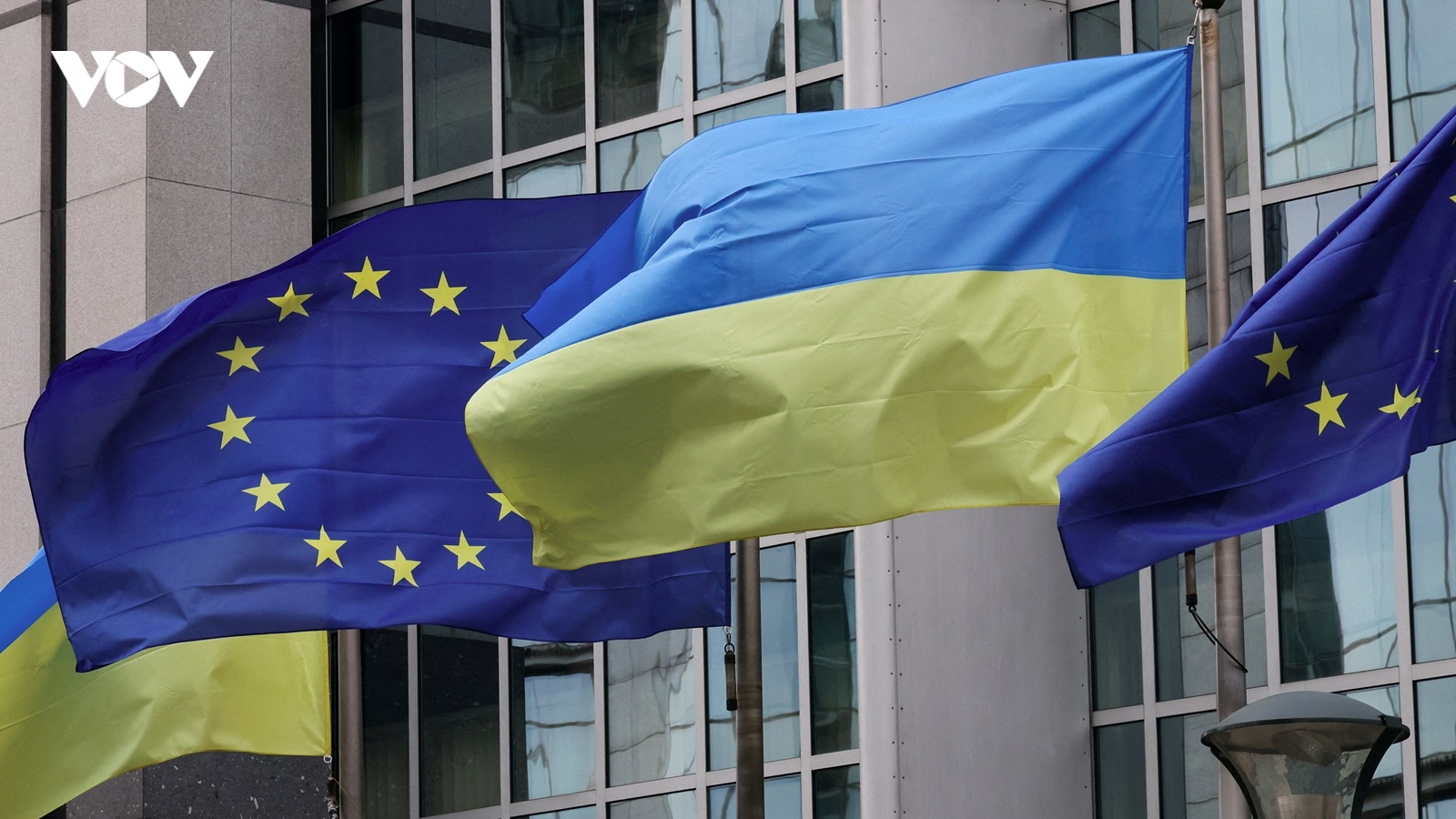 Quan chức EU khẳng định Mỹ phải cùng gánh vác trách nhiệm về Ukraine