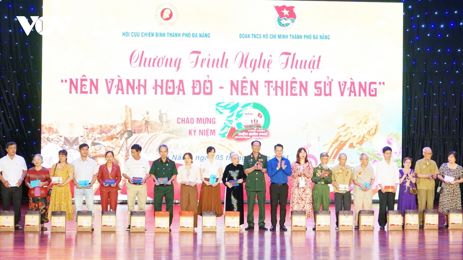 Đà Nẵng tổ chức Chương trình nghệ thuật “Nên vành hoa đỏ - Nên thiên sử vàng”