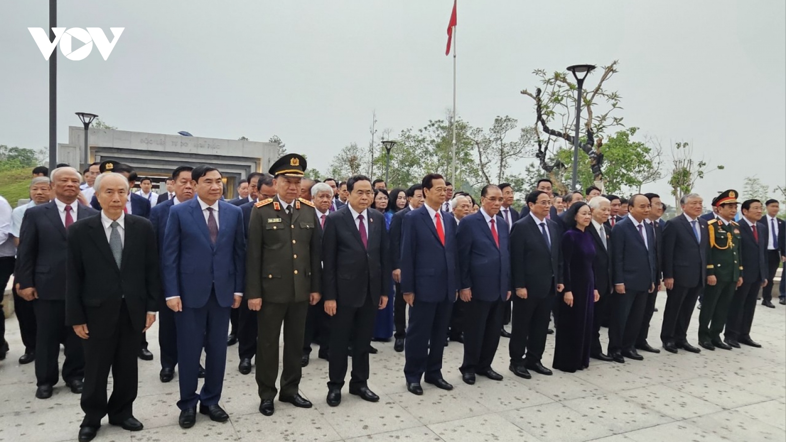 Lãnh đạo Đảng, Nhà nước dâng hương tại Đền thờ liệt sĩ chiến trường Điện Biên Phủ