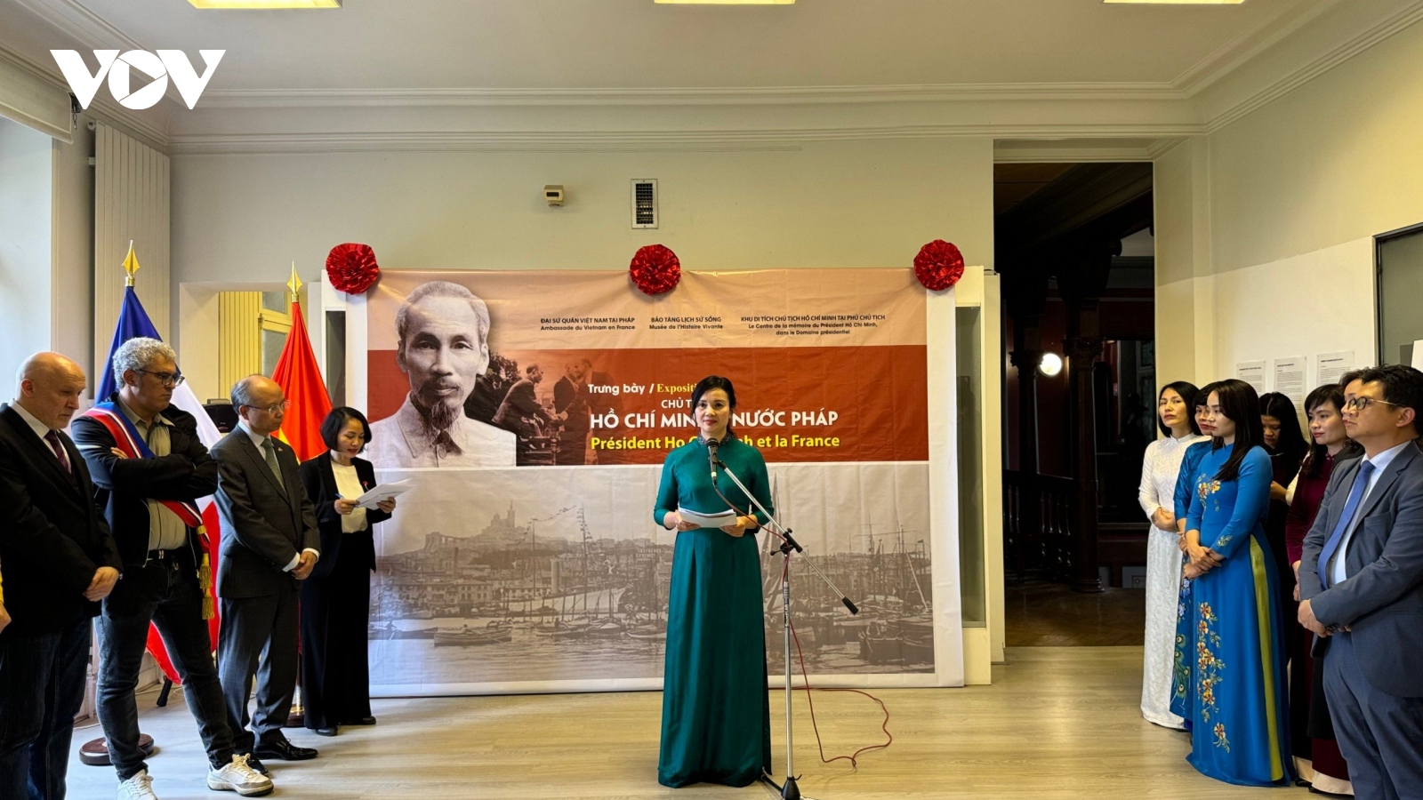 Khai mạc triển lãm "Chủ tịch Hồ Chí Minh và nước Pháp"