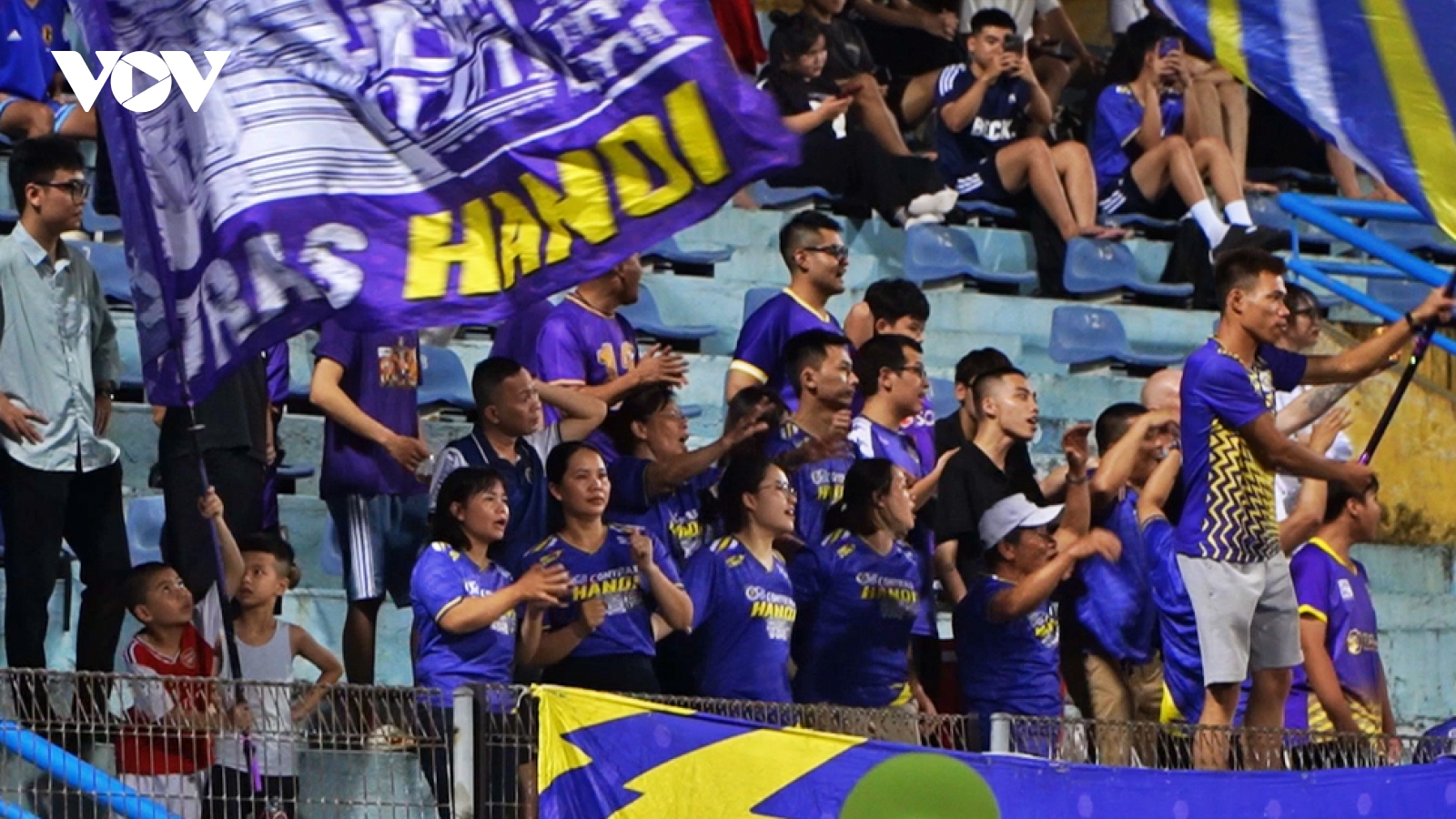 CĐV Hà Nội FC "xát muối" vào nỗi đau của HAGL