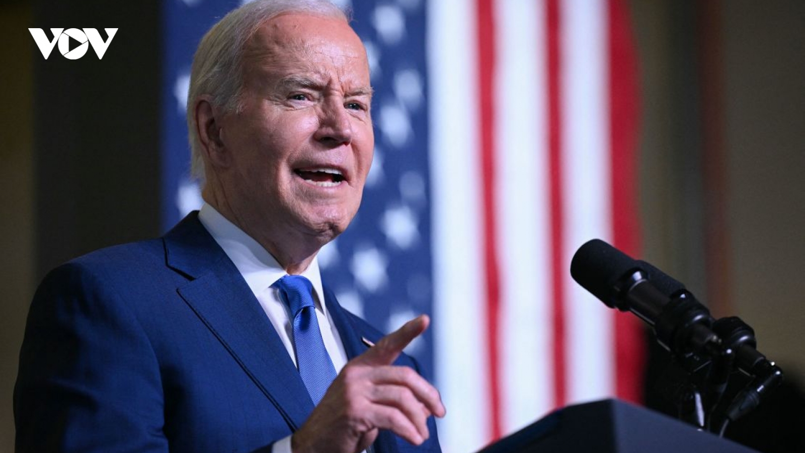 Ông Trump dẫn trước ở 5 bang chiến địa, nguy cơ nào dành cho ông Biden?