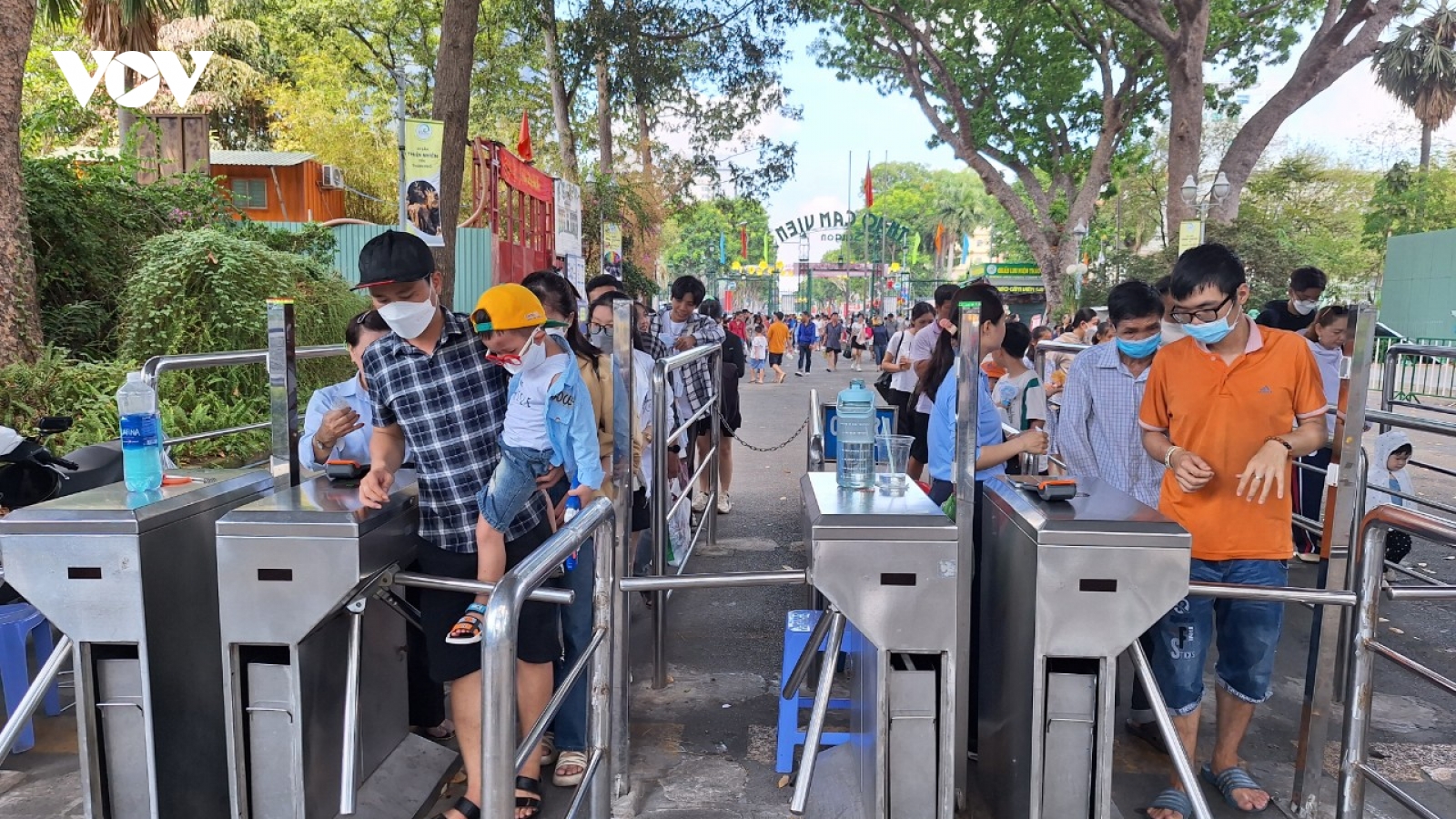 Các điểm tham quan, du lịch ở TP.HCM nườm nượp khách trong ngày nghỉ cuối cùng