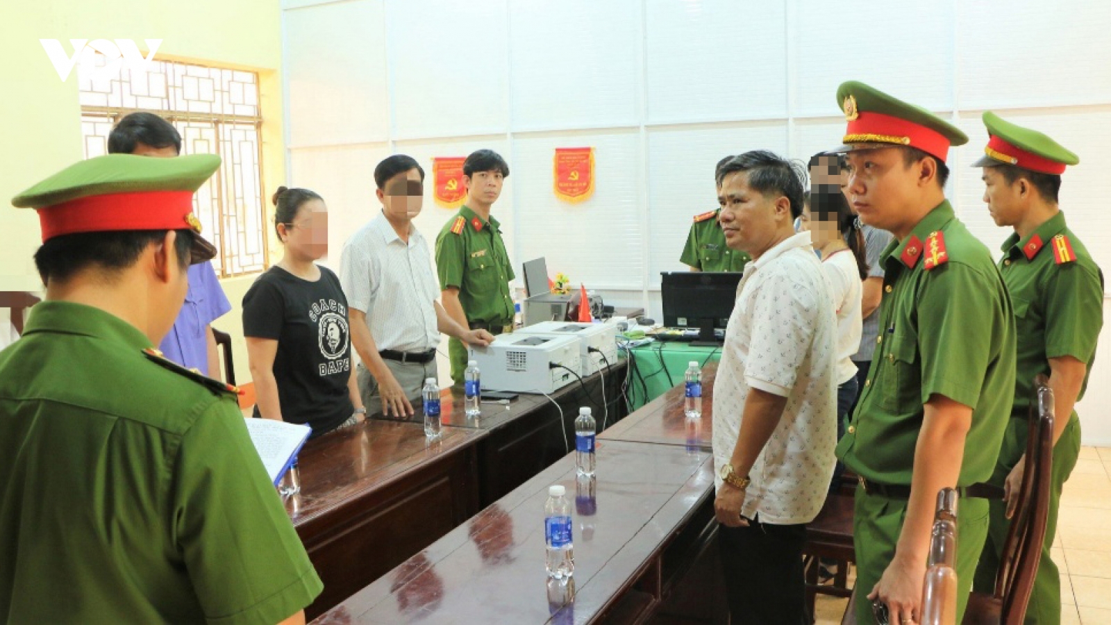 Bắt cựu Phó Trưởng phòng Tài nguyên và Môi trường Bình Phước