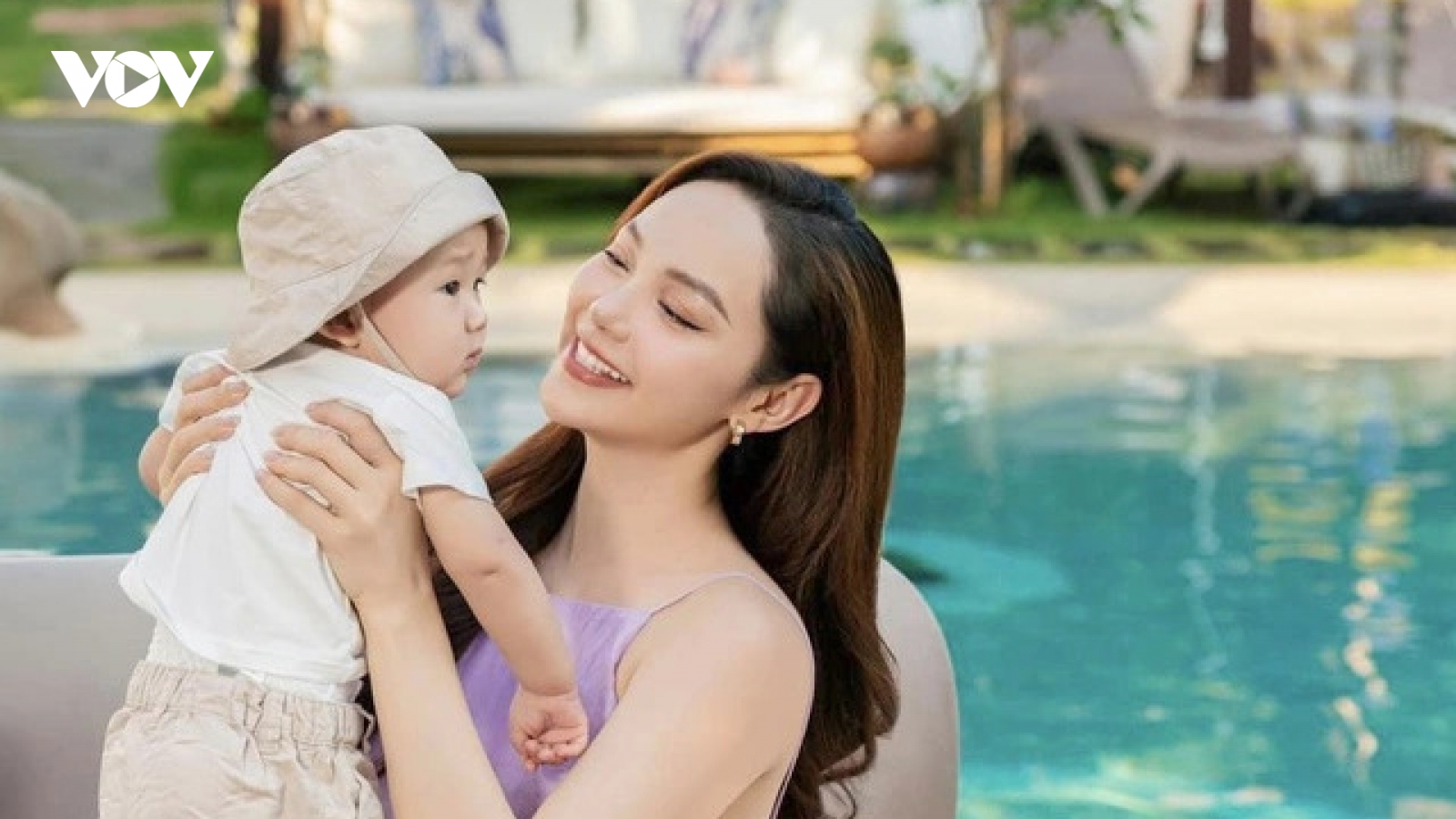 Chuyện showbiz: Minh Hằng khoe con trai đáng yêu