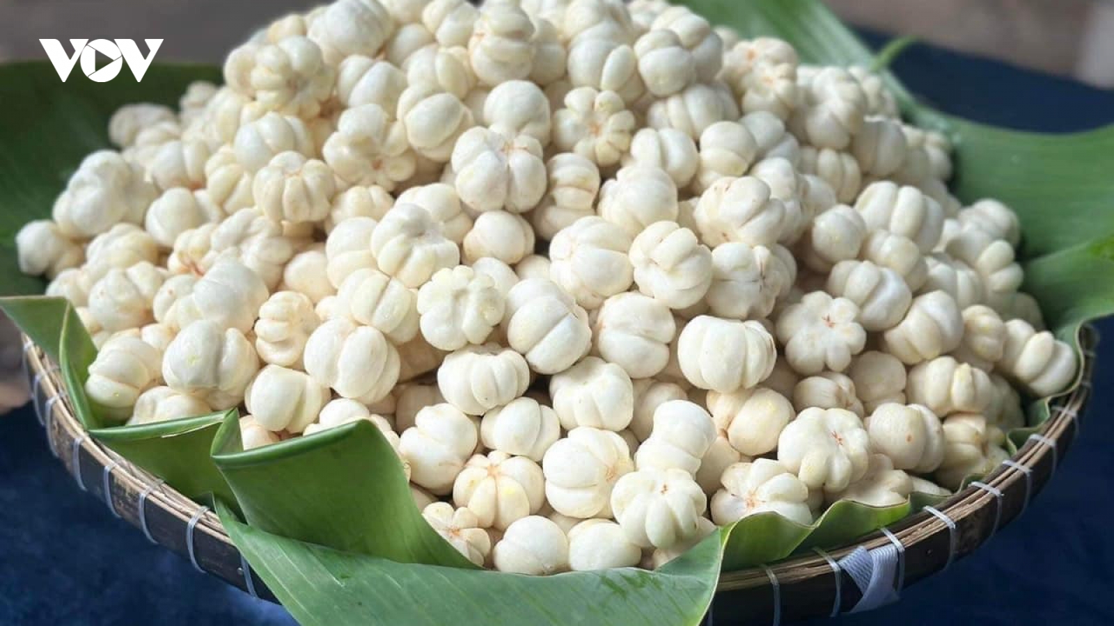 Măng cụt xanh gọt sẵn vẫn “đắt khét” dù món gỏi gà măng cụt hết "hot"