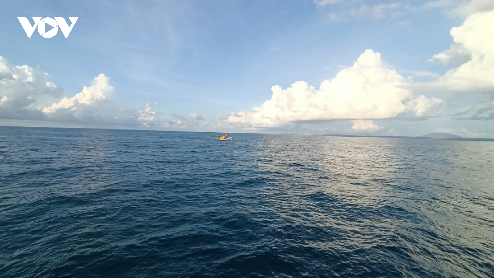 Khẩn trương tìm kiếm 1 ngư dân tàu cá Bình Thuận mất tích